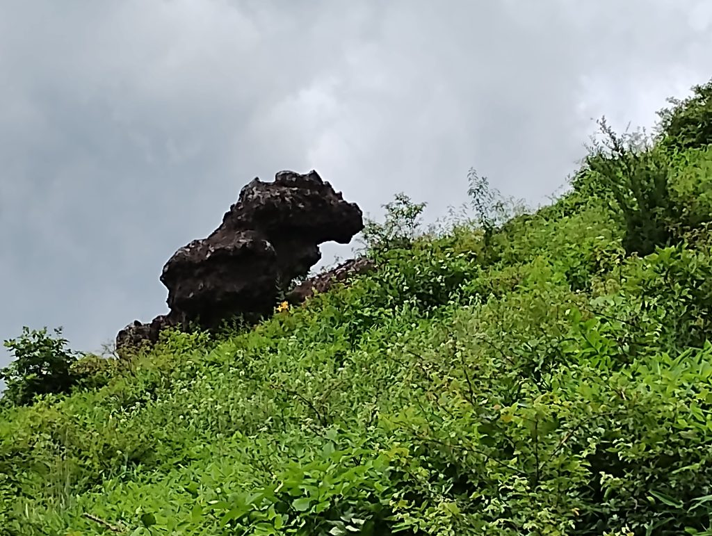 飯盛山　登山口　しし岩